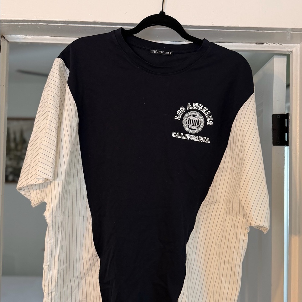 Zara Men's Navy and White Graphic Tee